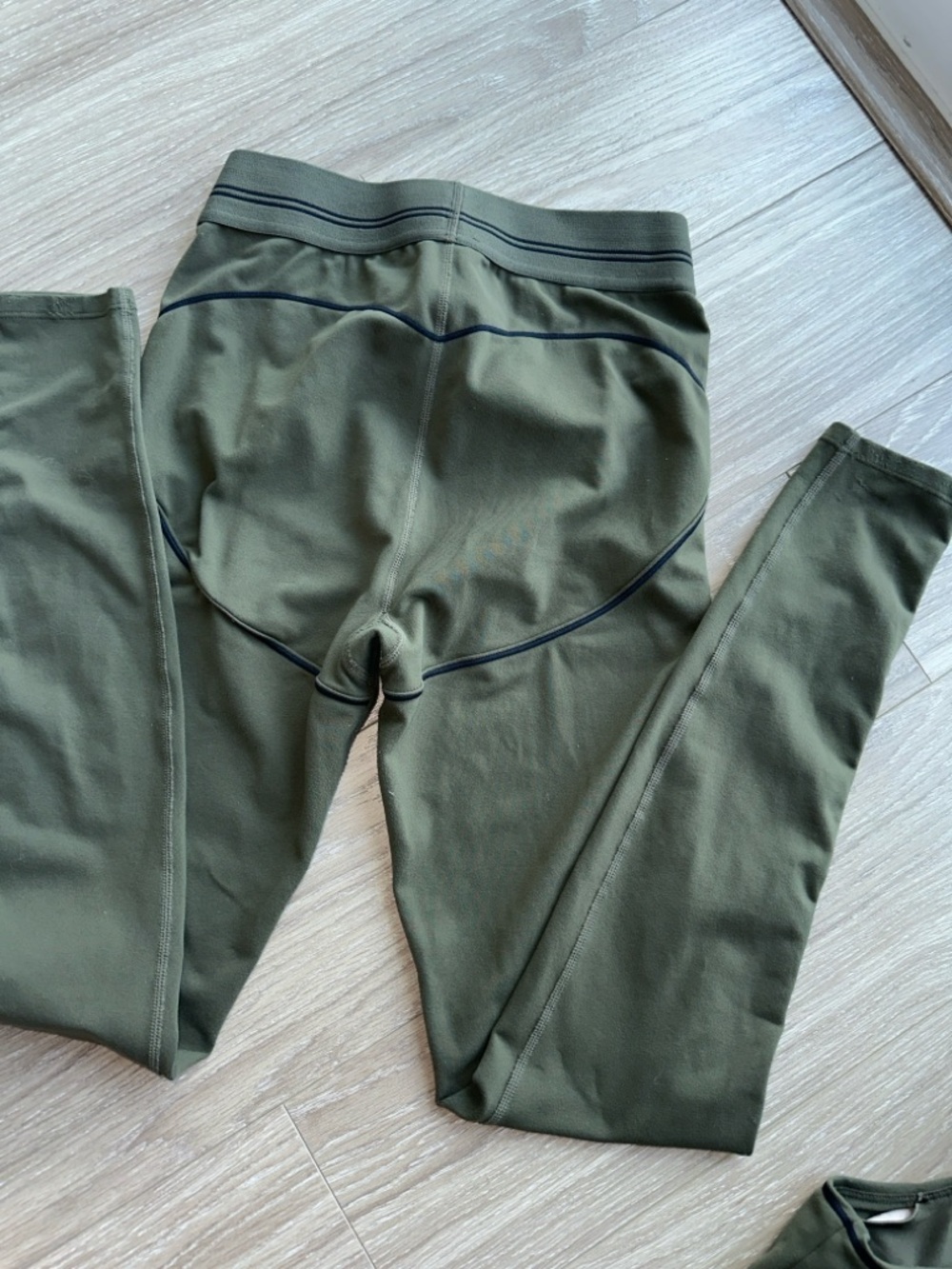 ALO Yoga Olive Green Seamless Sports Bra with Contrast Trim - Picture 8 of 14